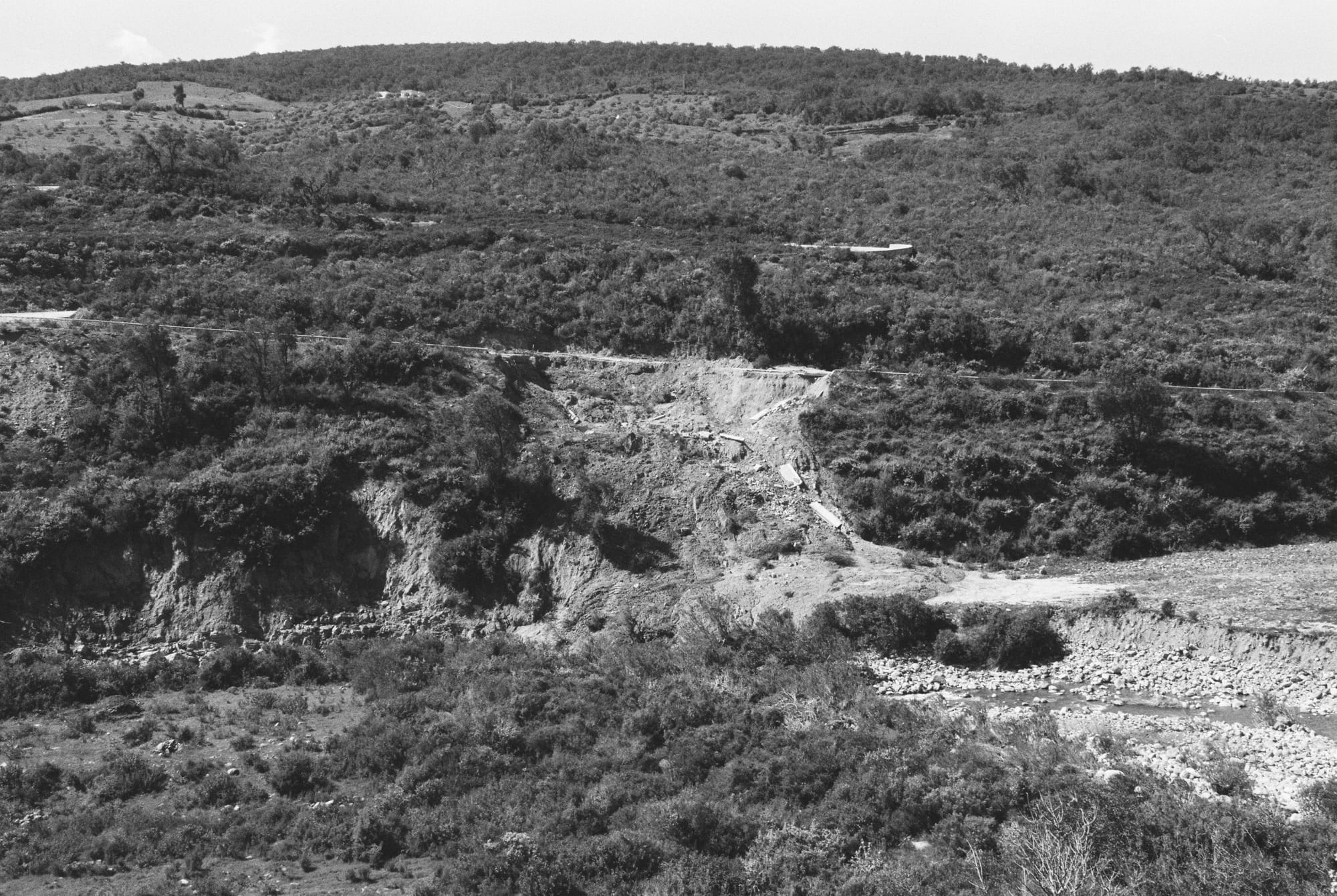 Although the infrastructure in the Rif Mountains is surprisingly good along the main roads, the entire region suffers from dangerous landslides after almost every period of heavy rain.