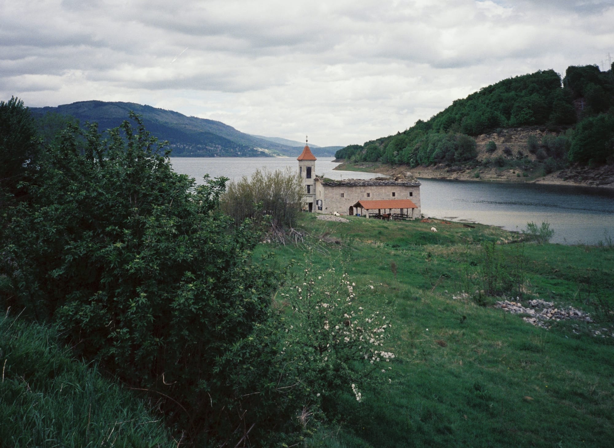 Manrovo National Park, North Macedonia — The old submerged Mavrovo church of St. Nicholas